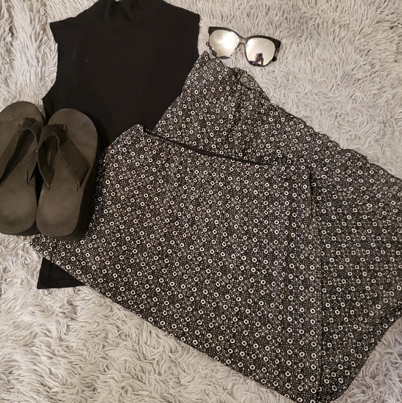 VINTAGE | B+W Printed Midi Skirt! - Picture 6 of 6